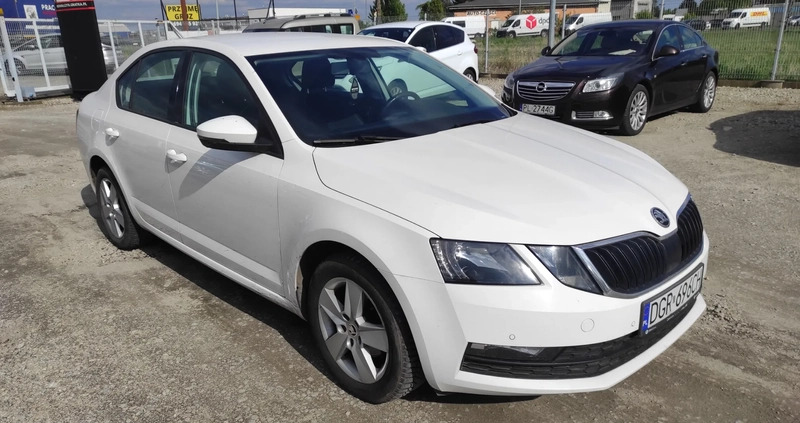 Skoda Octavia cena 55950 przebieg: 204700, rok produkcji 2018 z Leszno małe 37